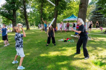 Kuglarze w Parku Kopczyńskiego